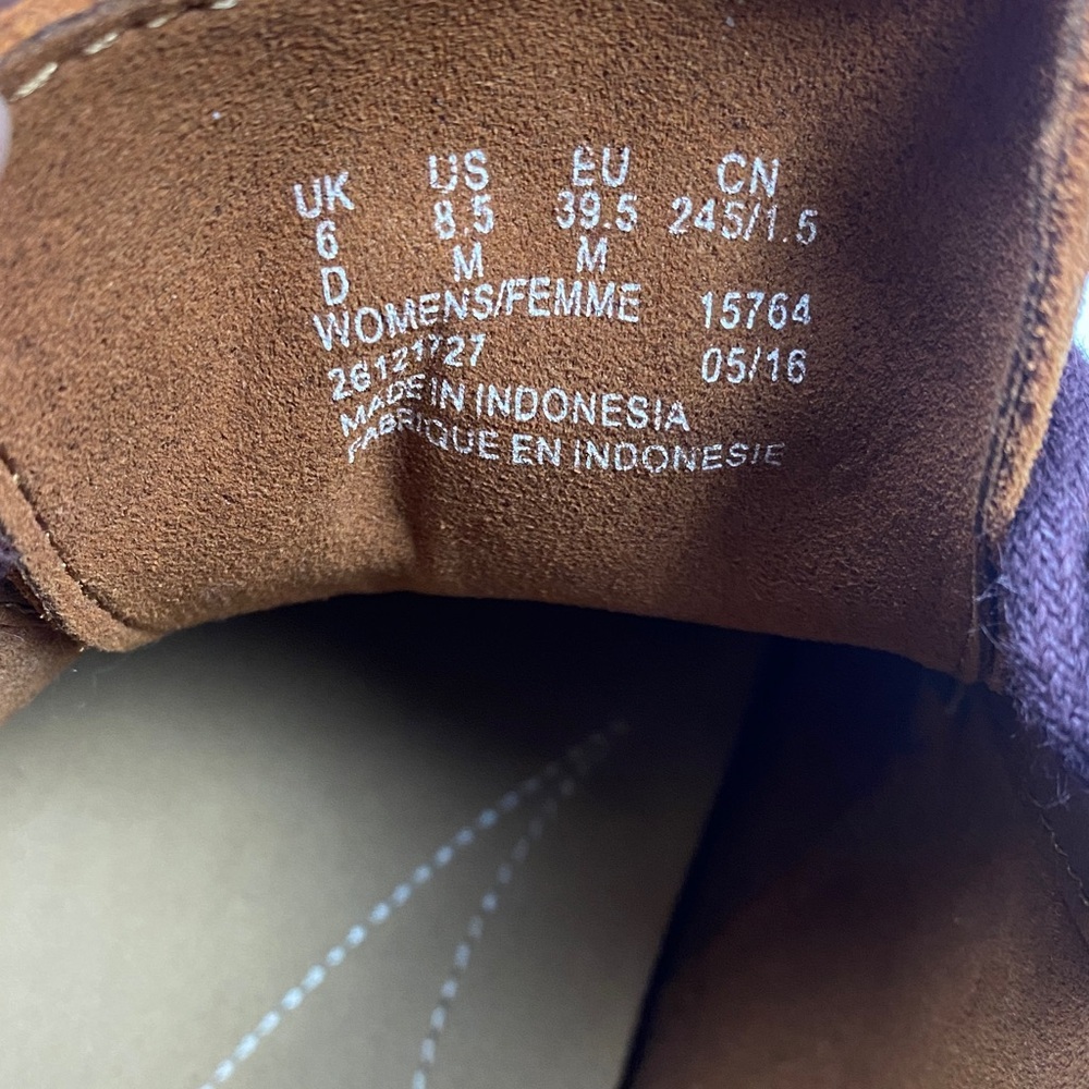 Clarks Brown Suede Ankle Boots with Purple Laces Size 8.5 - Picture 12 of 16